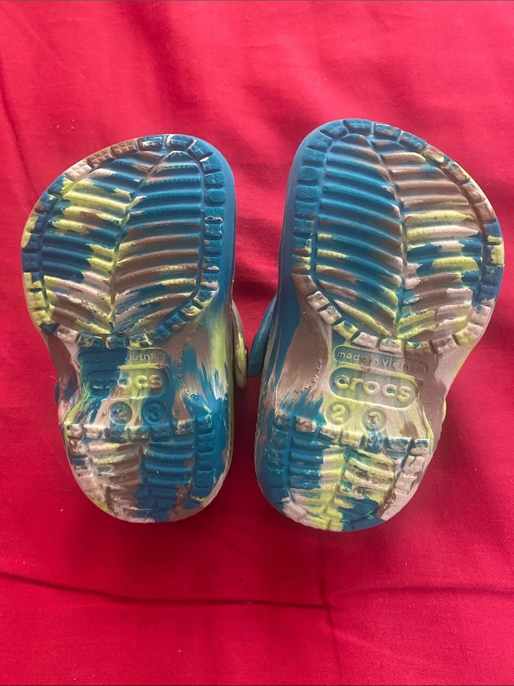 CROCS Kids Tie-Dye Clog in Blue, Yellow & White